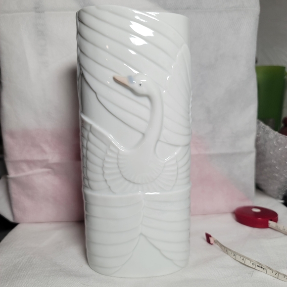 VTG. Global Art White Swan/Crane Vase.  (791) - Picture 3 of 12